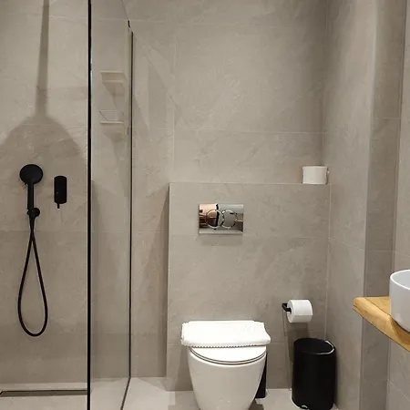 Blueleaf Hotel *