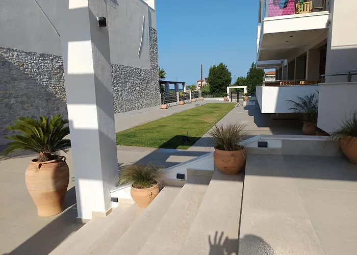 Blueleaf Hotel *