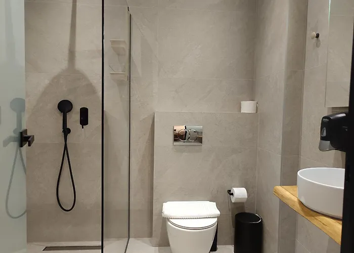 Blueleaf Hotel *